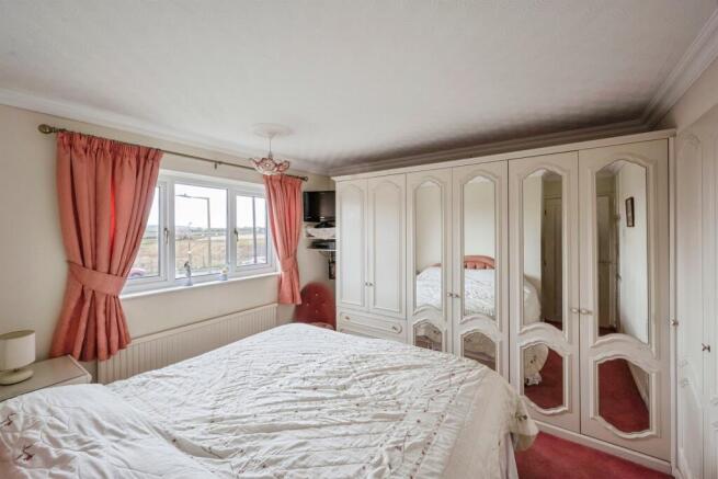 3 bed Semi-Detached for sale Image 10