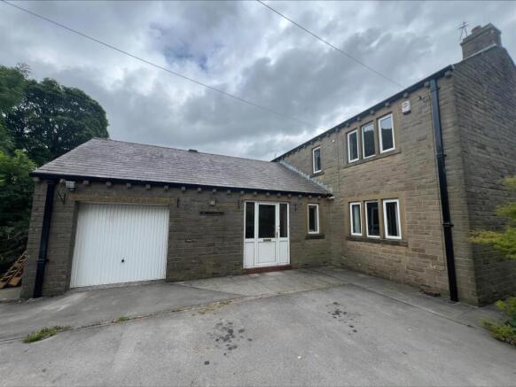 4 bed Detached to rent in halifax