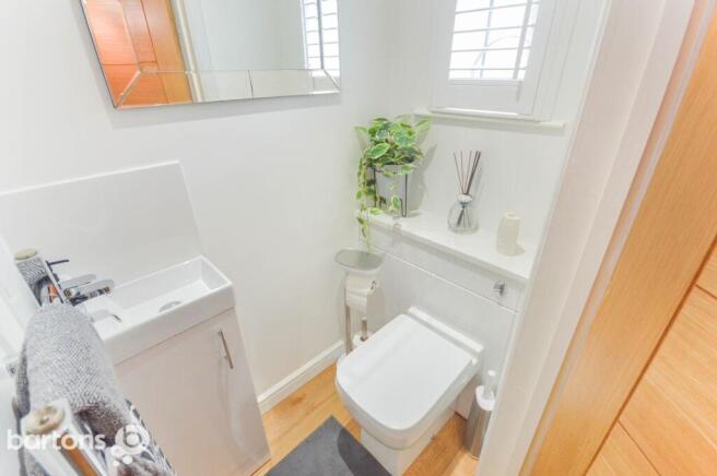 4 bed House for sale Image 9