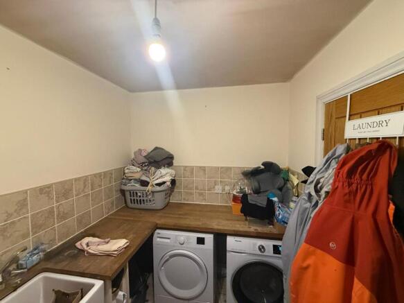 4 bed House for sale Image 6