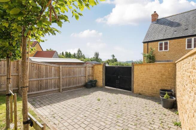 Garden / Additional parking