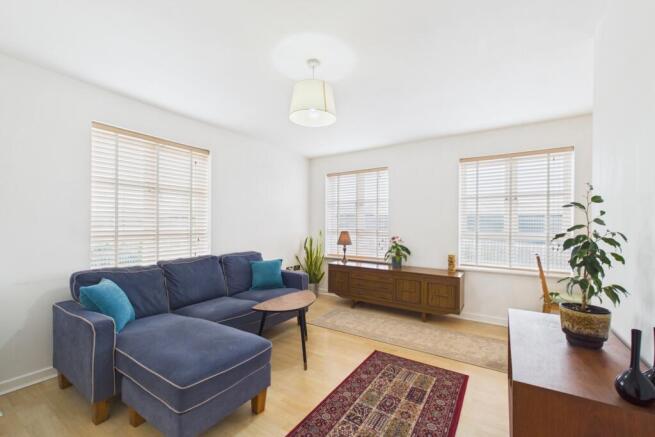 CAM02279G0-PR0051-STILL006