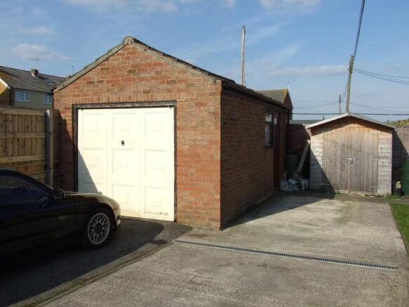 Garage & Parking