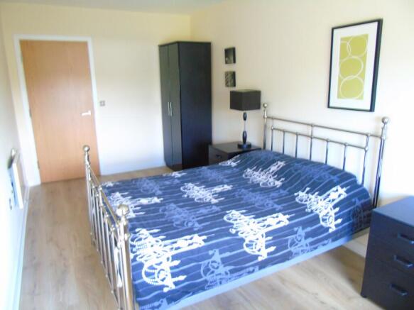 2 bed Penthouse to rent Image 9