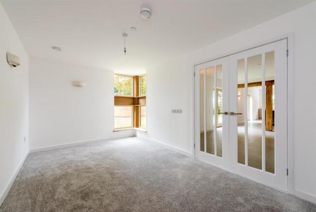 8313405-interior08.jpg