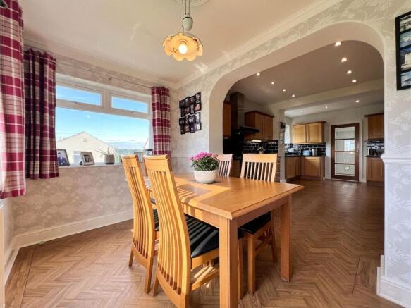 4 bed Detached for sale Image 7