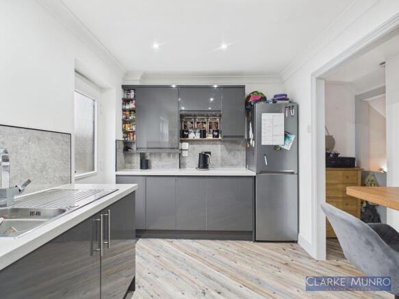 3 bed Semi-Detached for sale Image 6