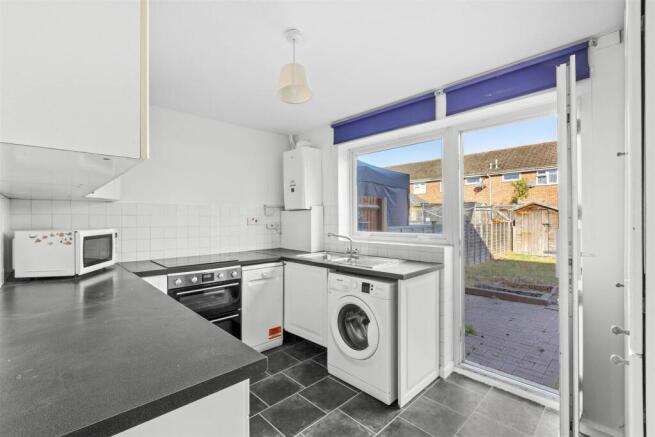 16 Ditchingham Close, HP19 7SA (LOW RES)-6.jpg