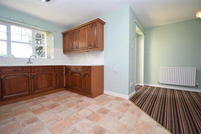 4 bed Detached to rent Image 5