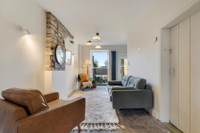 155 COMPSTALL ROAD Living 33.jpg