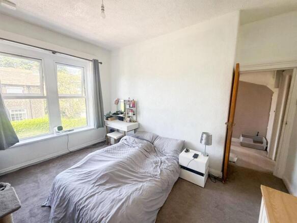 3 bed Apartment for sale Image 7