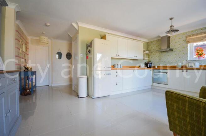 kitchen (2).jpg