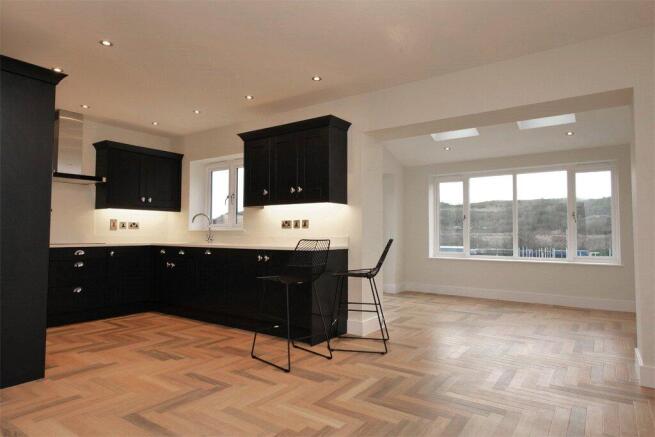 4 bed Detached for sale Image 7