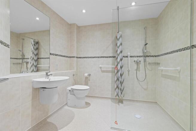 2 bed Apartment for sale Image 12