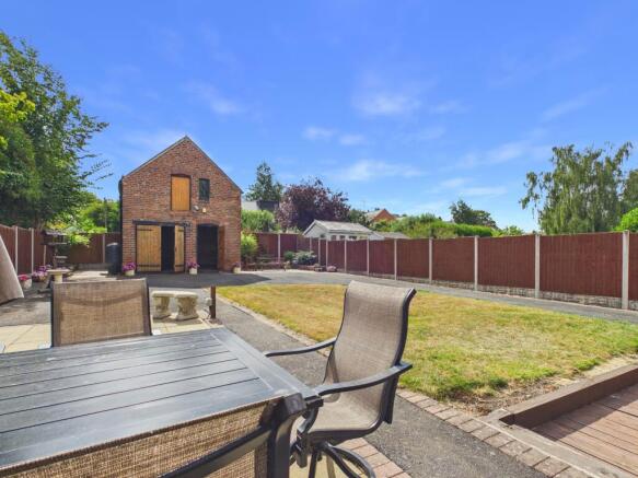 Rear Garden & Outbuilding