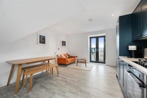 Flat 3, 15, Bloemfontein Road, London W12 7BH