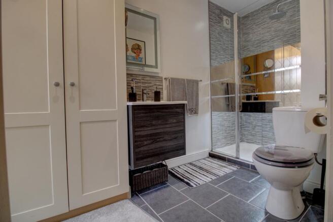 Master Bed Ensuite 1