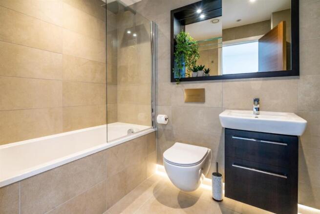 2 bed Apartment to rent Image 6