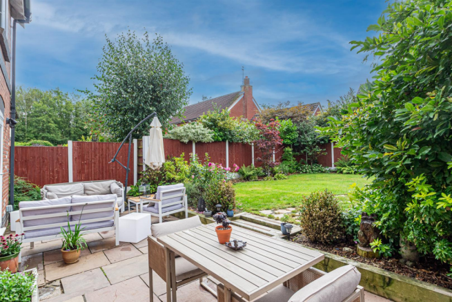 Al-Fresco Dining & Garden