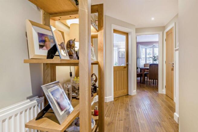 4 bed Detached for sale Image 8