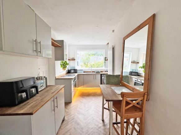 2 bed Semi-Detached for sale Image 4