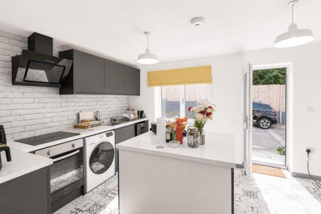 2 bed Duplex to rent Image 4
