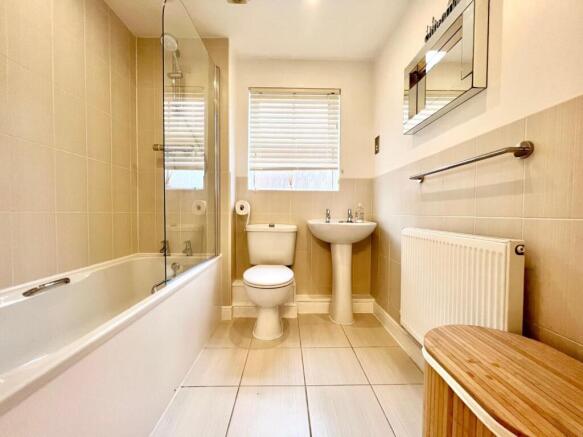2 bed Flat to rent Image 5