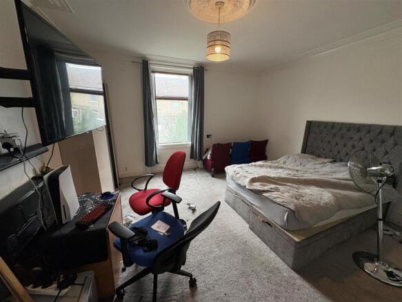 4 bed Semi-Detached for sale Image 5