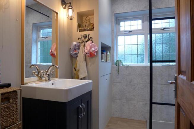 Belbroughton Rd, 84, Shower1.jpg