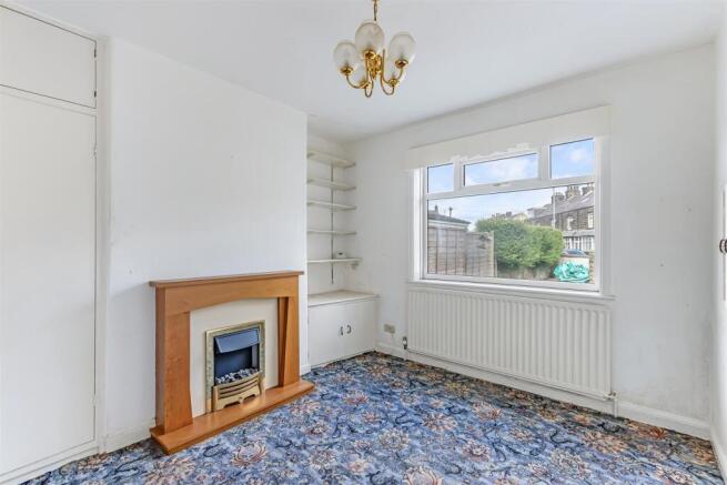4 bed Semi-Detached for sale Image 4
