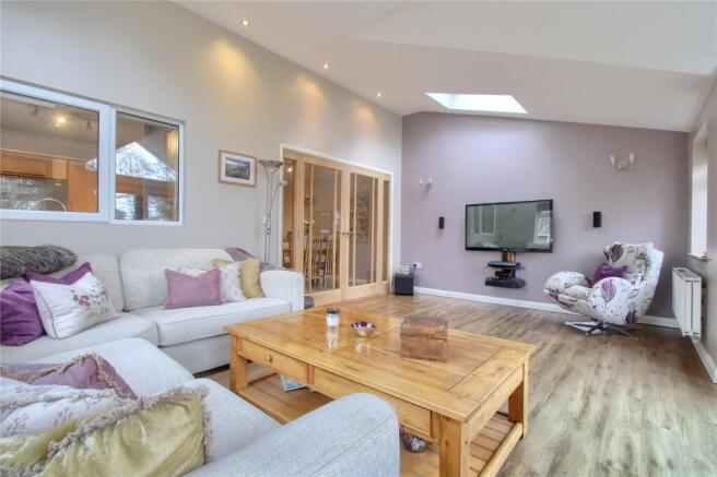 4 bed Detached for sale Image 5