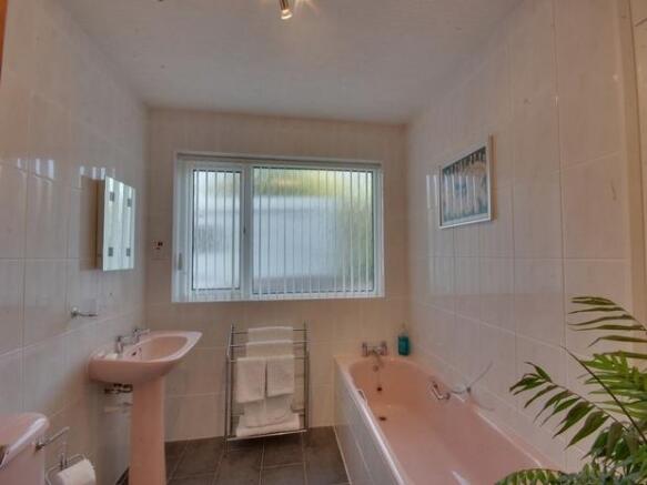 Family Bathroom/WC