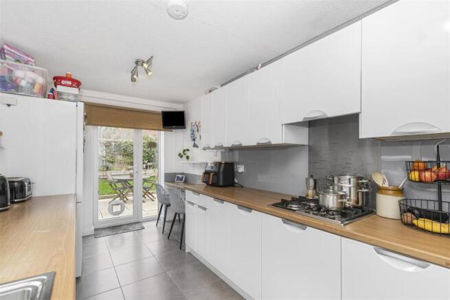 Kitchen 2.jpg