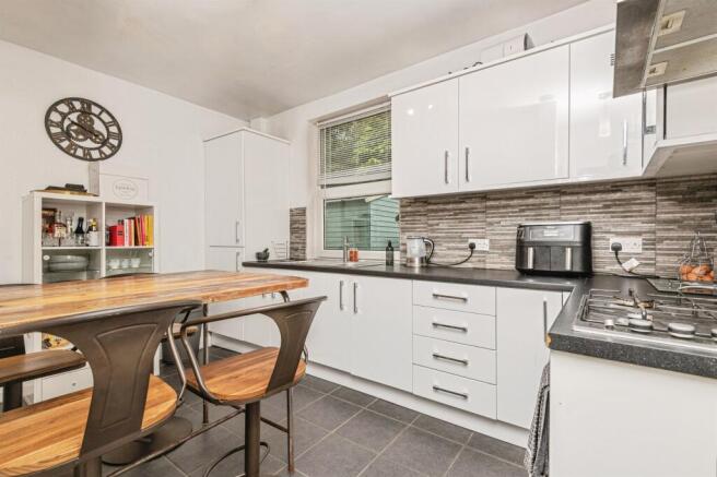 2 bed Semi-Detached for sale Image 6