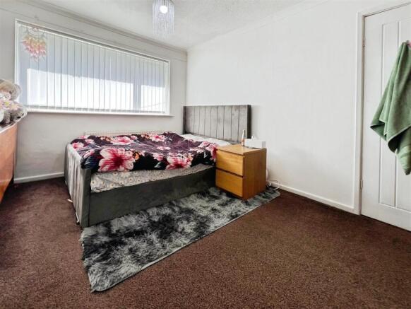 3 bed Terraced for sale Image 11