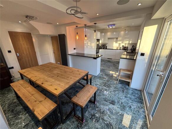 4 bed Semi-Detached for sale Image 6