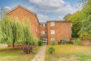 7, 160 St Giles Court, Bullsmoor Lane, Enfield EN1 4SW