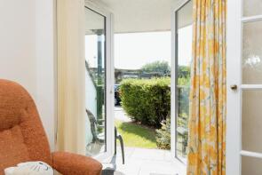 Flat 6, Swannery Court, Commercial Road, Weymouth DT4 7TY