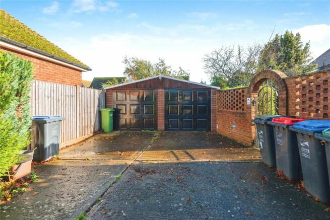 Driveway/Garage