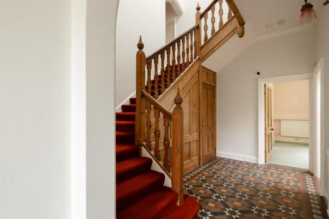7 bed House for sale Image 10