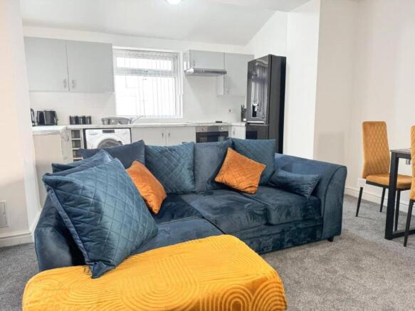 5 bed House to rent Image 5