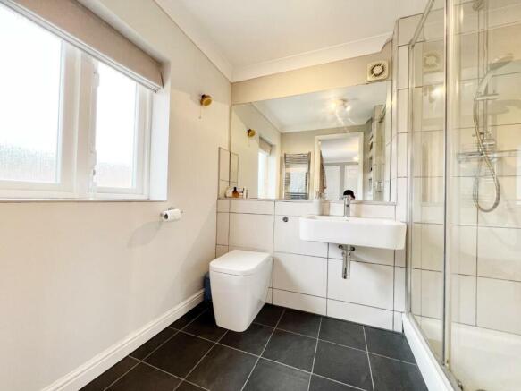 En Suite pic 3.jpg