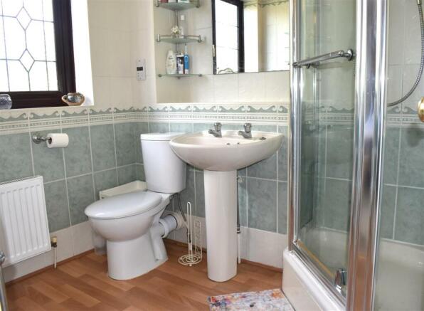 ensuite.JPG
