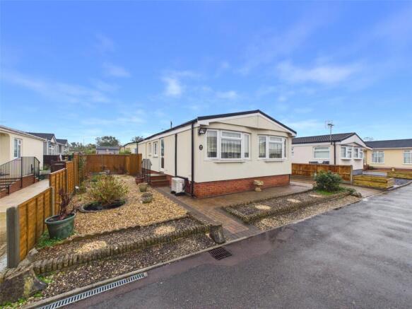 2-bed caravan on Harthurstfield Park, Fiddlers Green Lane, Cheltenham, Gloucestershire, GL51, £140,000