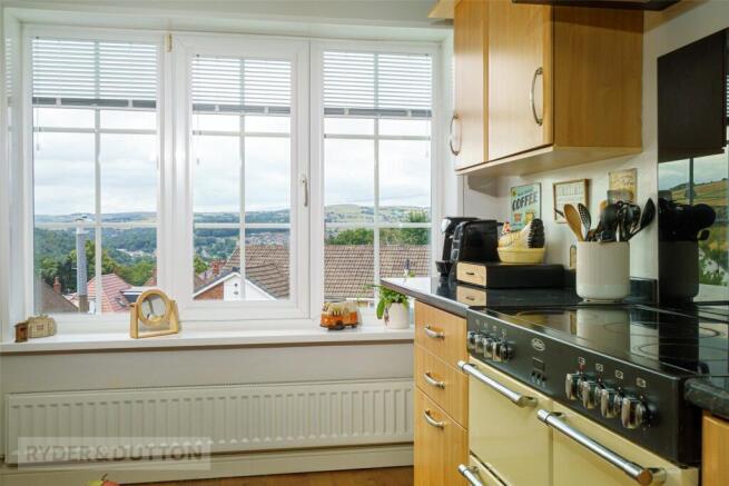 4 bed Semi-Detached for sale Image 8