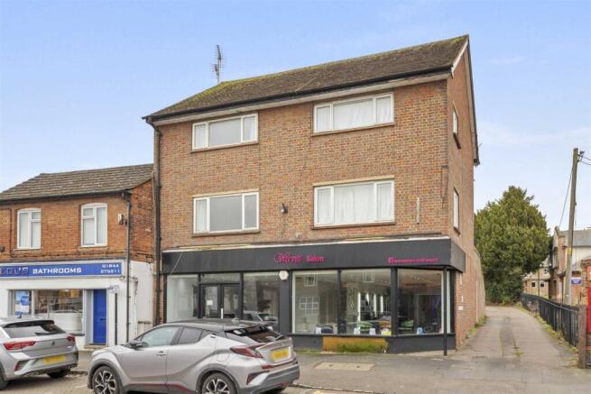 Flat 2, 44 Bell Street, HP27 QAD (LOW RES)-11.jpg