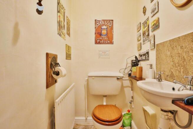 4 bed Detached for sale Image 10