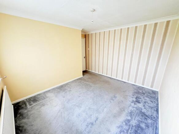 3 bed Semi-Detached to rent Image 12