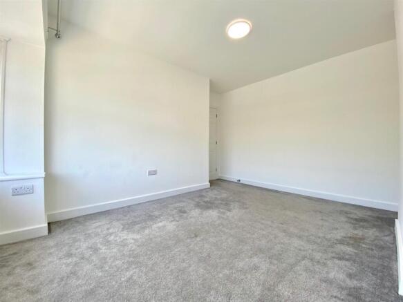 3 bed Semi-Detached to rent Image 12