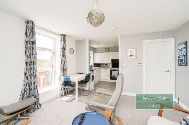 2 bed Flat for sale Image 4